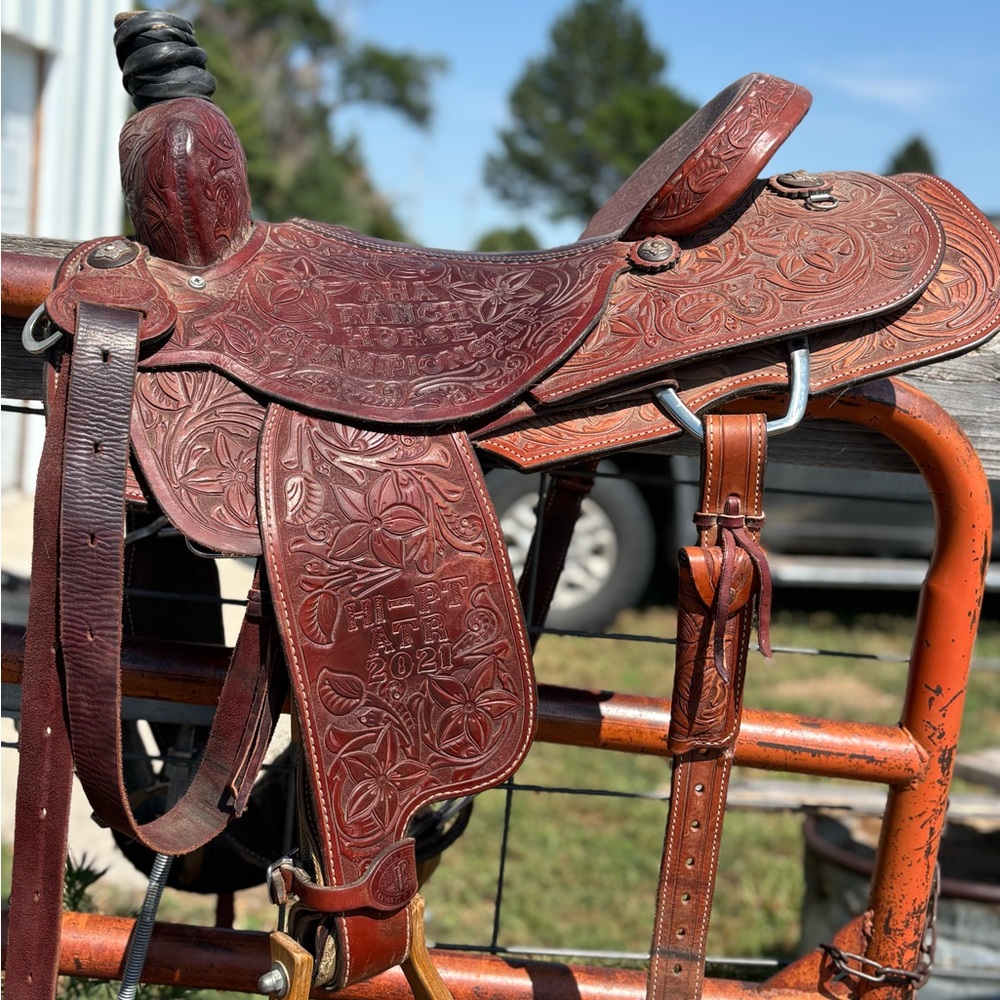 Leather Western Saddle - Double J all around size 17
